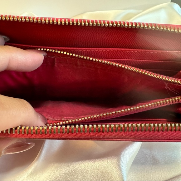 Prada Saffiano Zippy Compact Wallet EUC - Picture 14 of 15